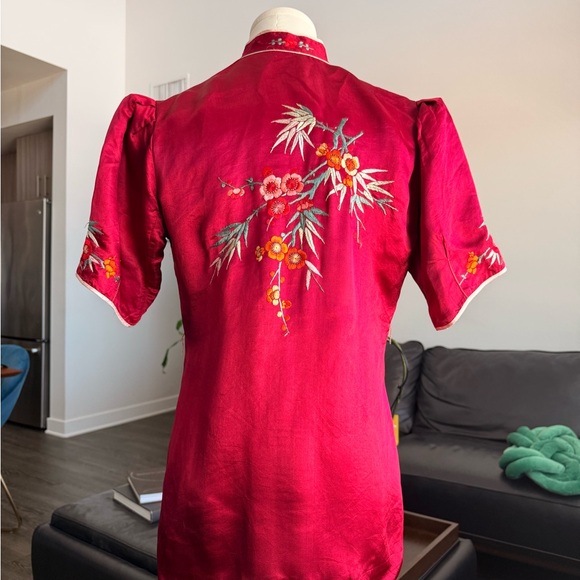 Unique Vintage Red Embroidered Mandarin Collar Top - Picture 2 of 2